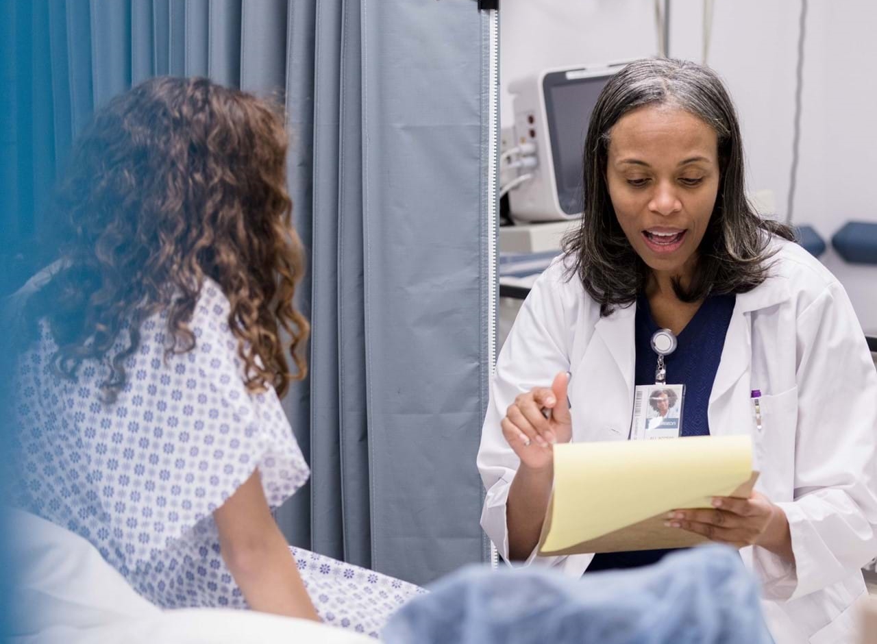 Doctor speaks to patient in emergency room